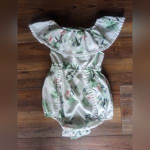 Baby ruffle bodysuit
